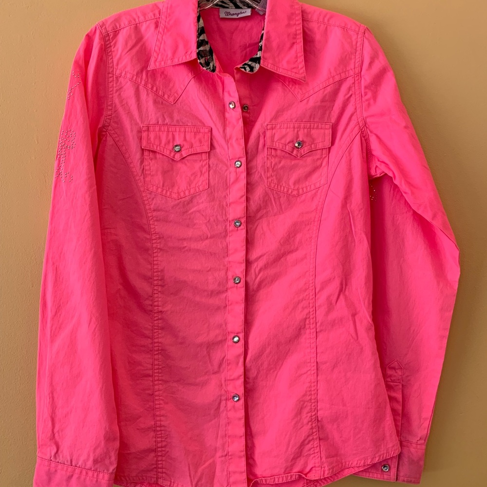 Wrangler hot pink shirt